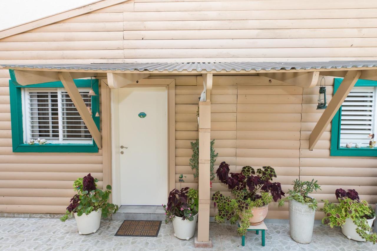 Leyad Hashmura Lodging Yesod Hamaala Exterior photo