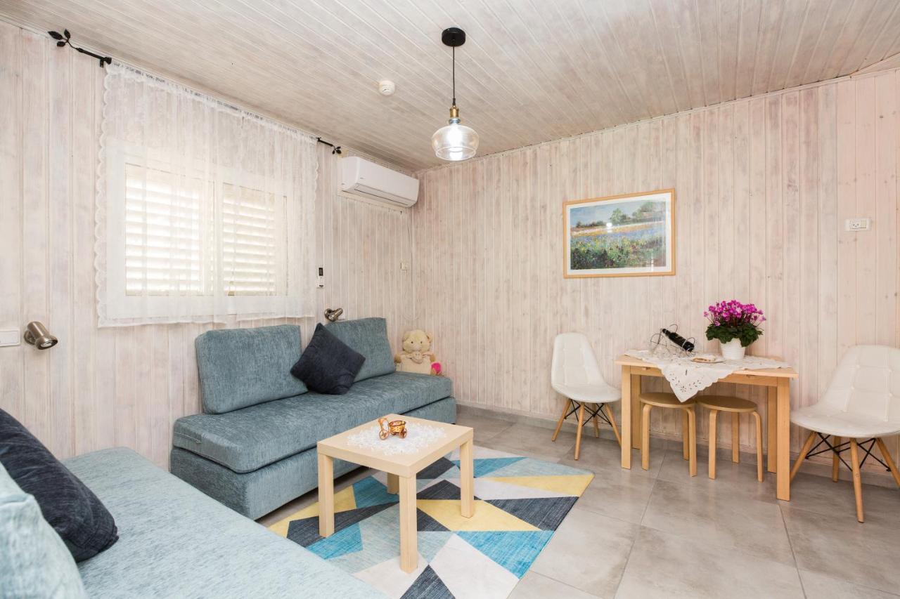 Leyad Hashmura Lodging Yesod Hamaala Exterior photo