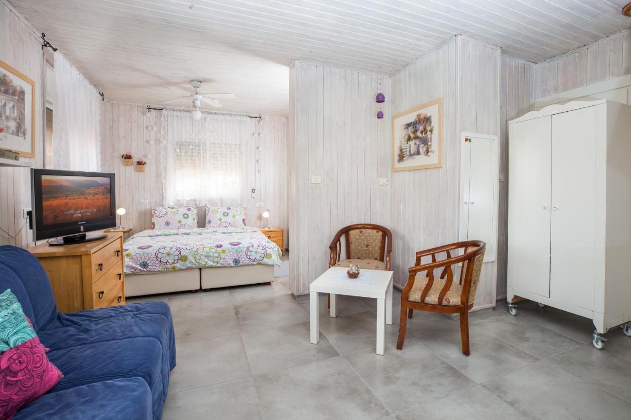 Leyad Hashmura Lodging Yesod Hamaala Exterior photo