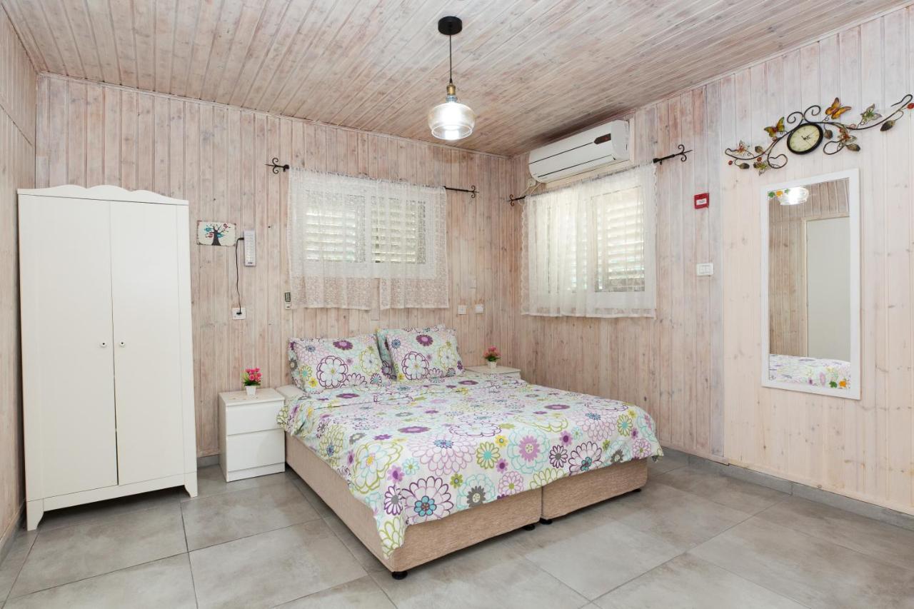 Leyad Hashmura Lodging Yesod Hamaala Exterior photo