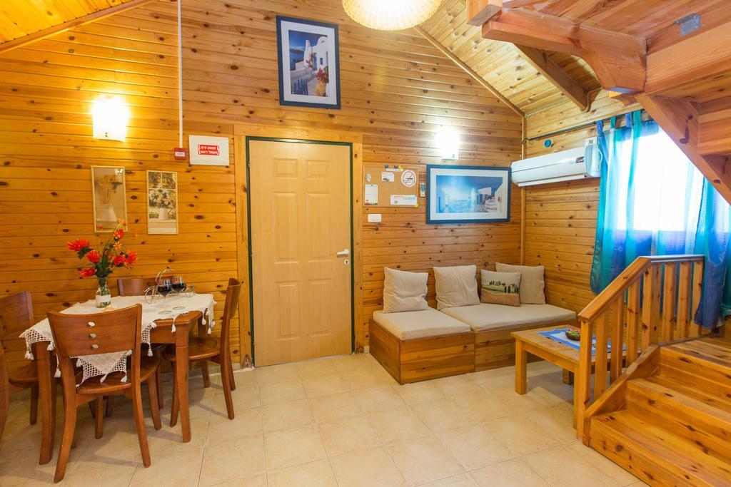 Leyad Hashmura Lodging Yesod Hamaala Exterior photo
