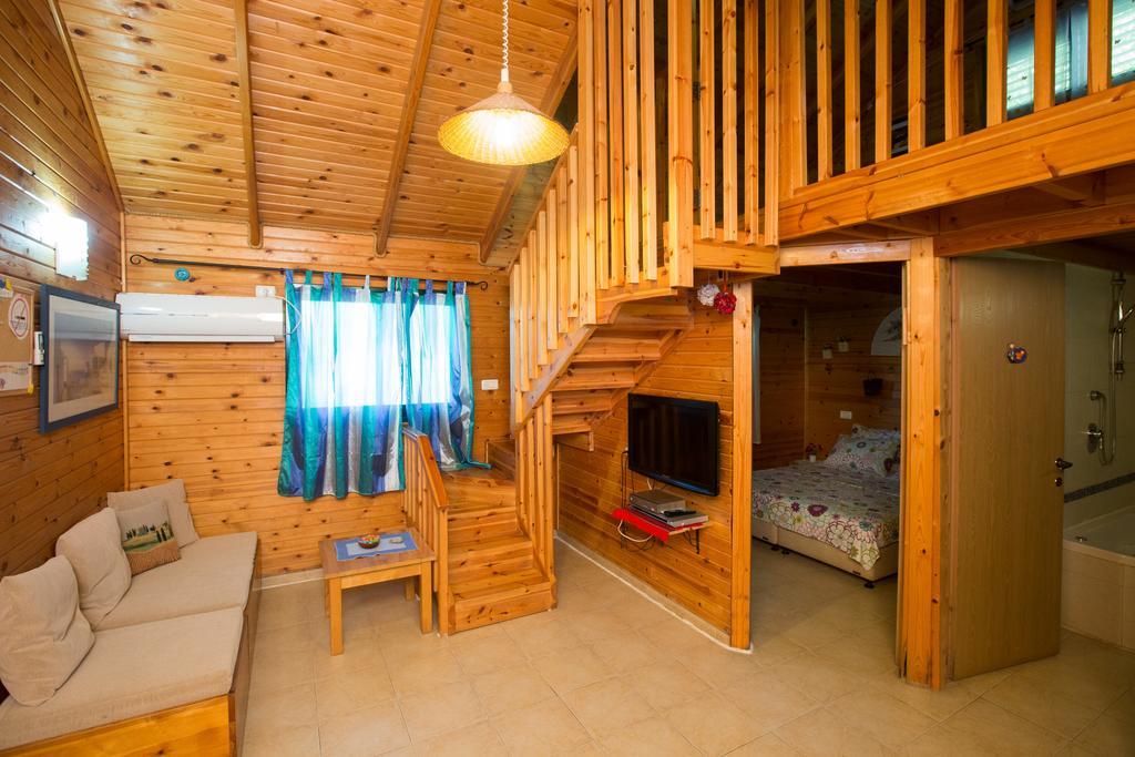 Leyad Hashmura Lodging Yesod Hamaala Exterior photo
