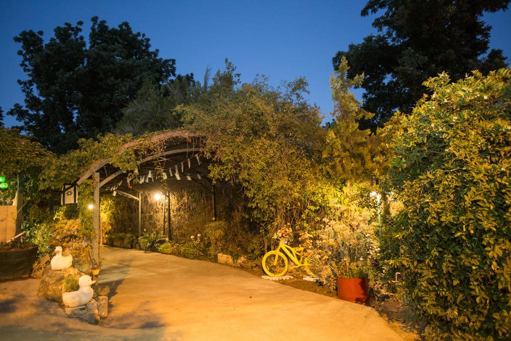 Leyad Hashmura Lodging Yesod Hamaala Exterior photo