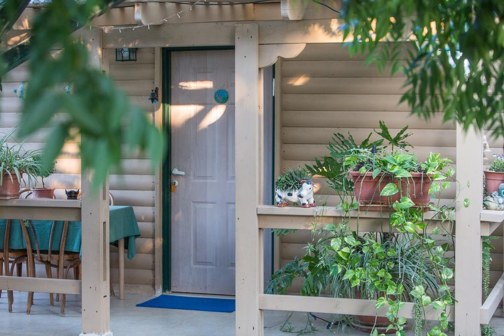 Leyad Hashmura Lodging Yesod Hamaala Exterior photo