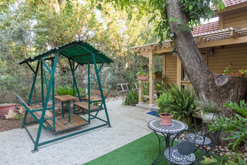 Leyad Hashmura Lodging Yesod Hamaala Exterior photo